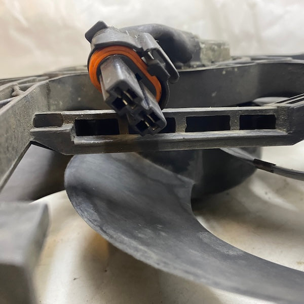 Ford Mondeo MK3 Otomatik Vites Radyatör Fanı/Davlumbazı Orijinal Çıkma En Uygun Oto Parça