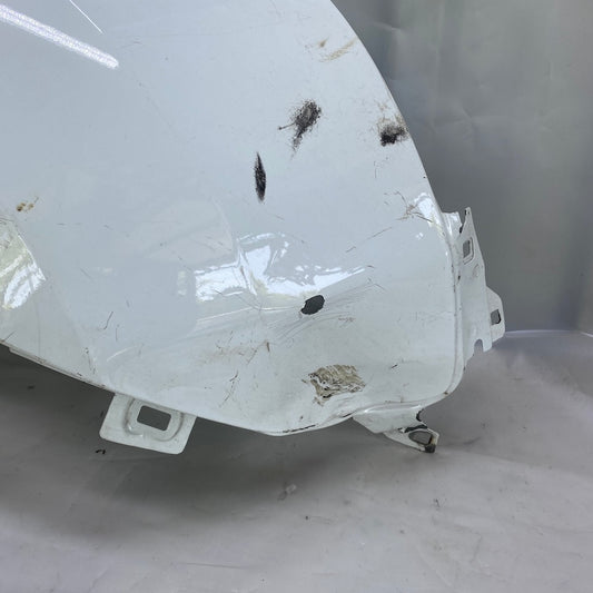 Dayanıklı ve sağlam Ford Tourneo Connect ön sağ çamurluk parçası.