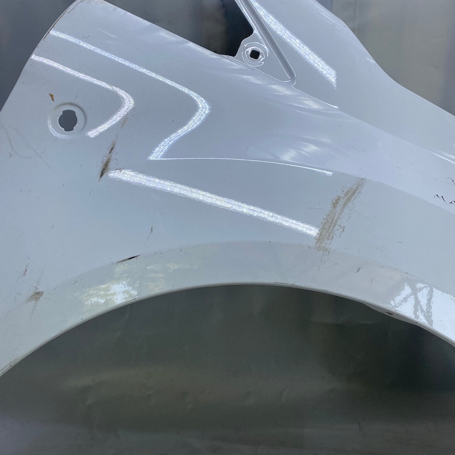 Ford Tourneo Connect ön sağ çamurluk orijinal çıkma otomobil parçası.