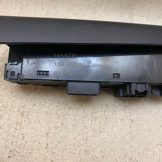 Ford Tourneo Courier Cam Açma Düğmesi 18202081