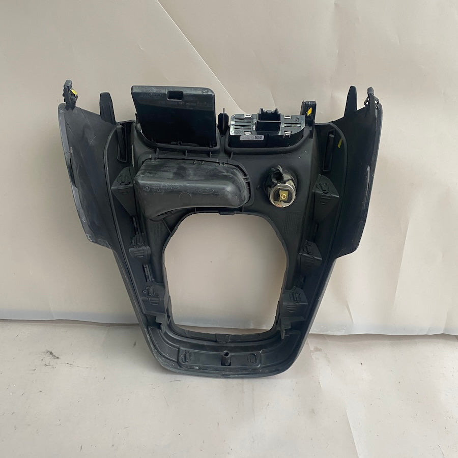 Ford Tourneo Courier Vites Konsol Çerçevesi ET76-R045H20-AC