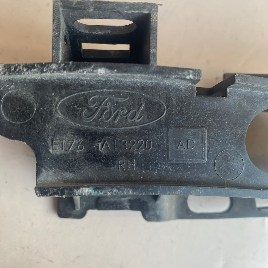 Ford Transit Courier Ön tampon Braketi ET76-A13221