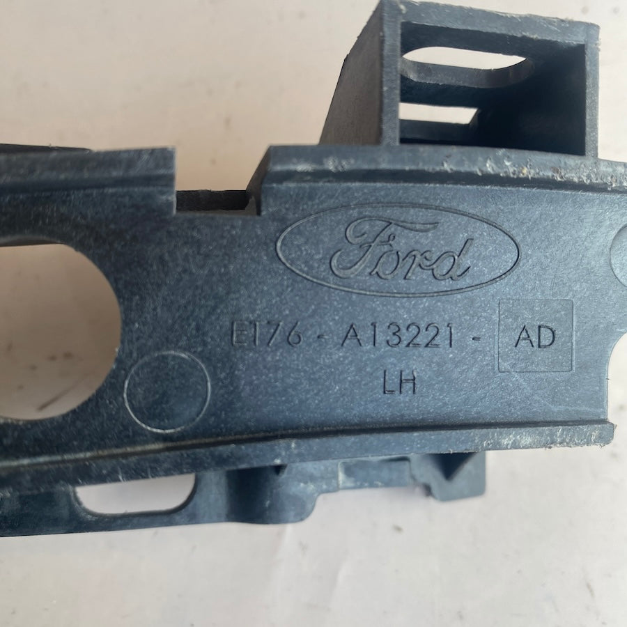 Ford Transit Courier Ön tampon Braketi ET76-A13221