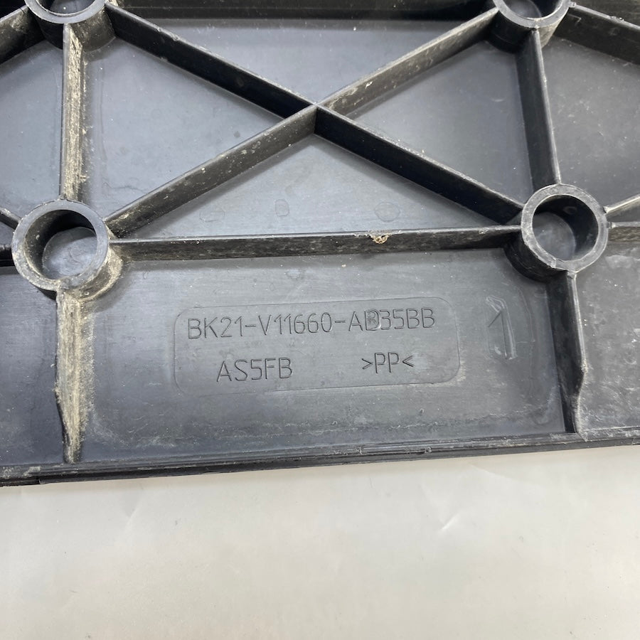 Ford Transit V362 V363 Ön Sağ Basamak Kapağı Kriko Kapağı BK21-V11660
