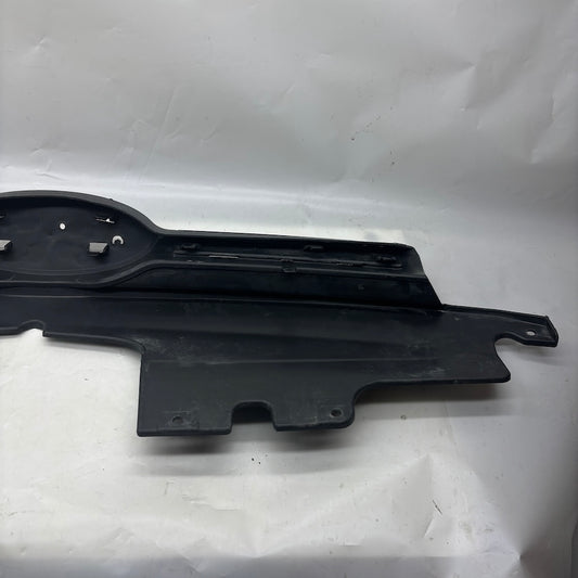 Ford V-362 12- Ön Panjur ASSY BK21-8200