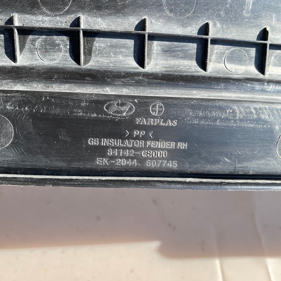 Hyundai İ20 Sağ Çamurluk izalatörü 84142-C8000