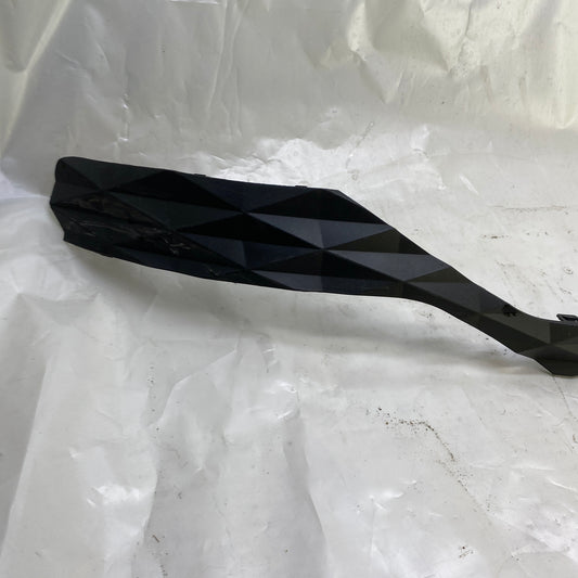 86696-7000 kodlu Tucson arka tampon üst çıta – çıkma orijinal parça.