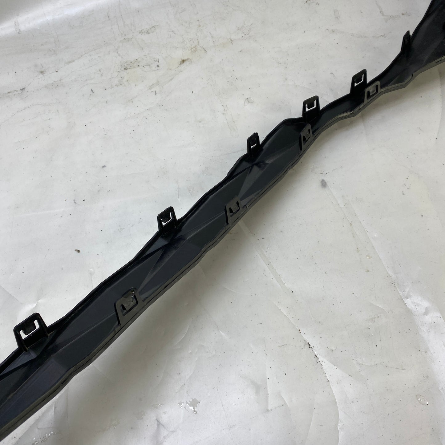 Hyundai Tuscon Arka Tampon Çıtası 86696-7000 Orijinal Çıkma 2020-2024