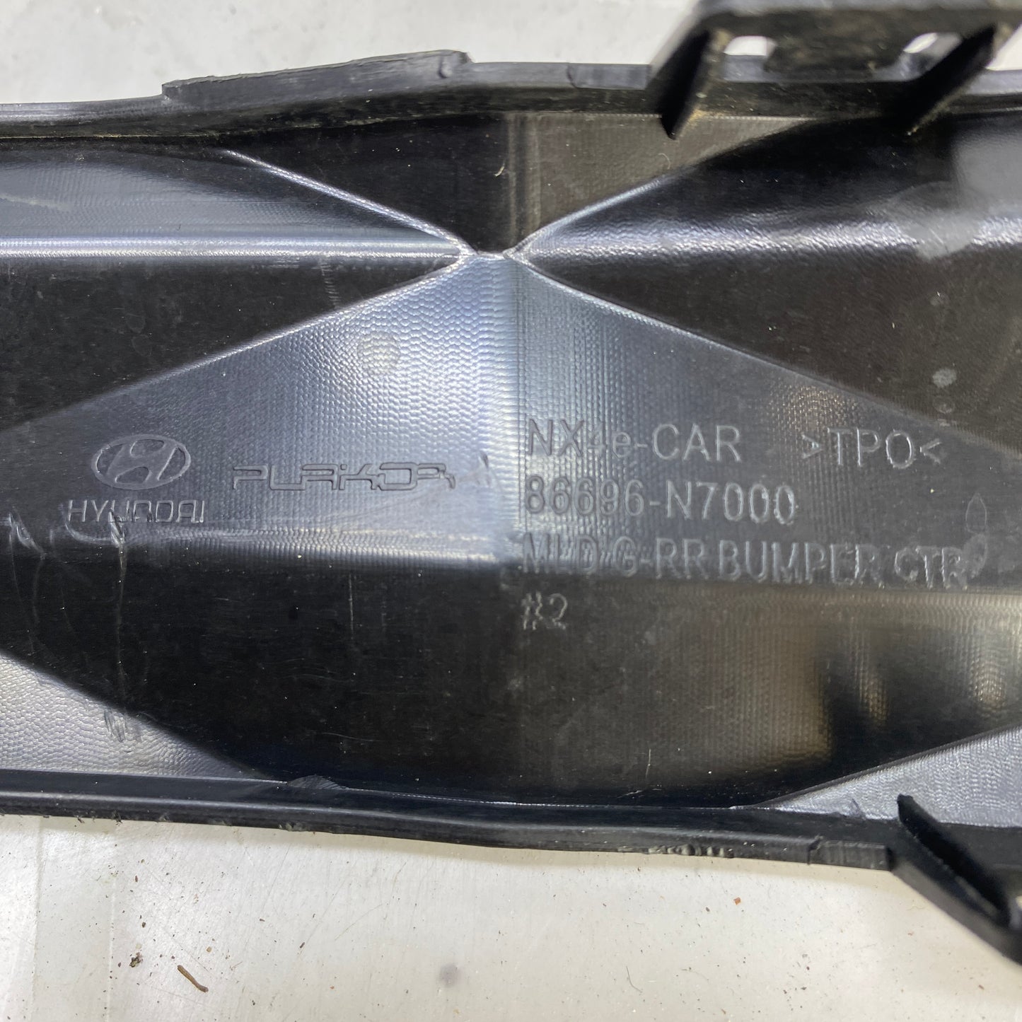 Hyundai Tuscon Arka Tampon Çıtası 86696-7000 Orijinal Çıkma 2020-2024