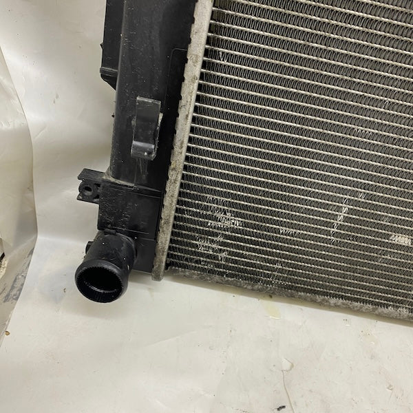 Hyundai ix35 Manuel Motor Su Radyatörü Orijinal Çıkma En Uygun Oto Parça