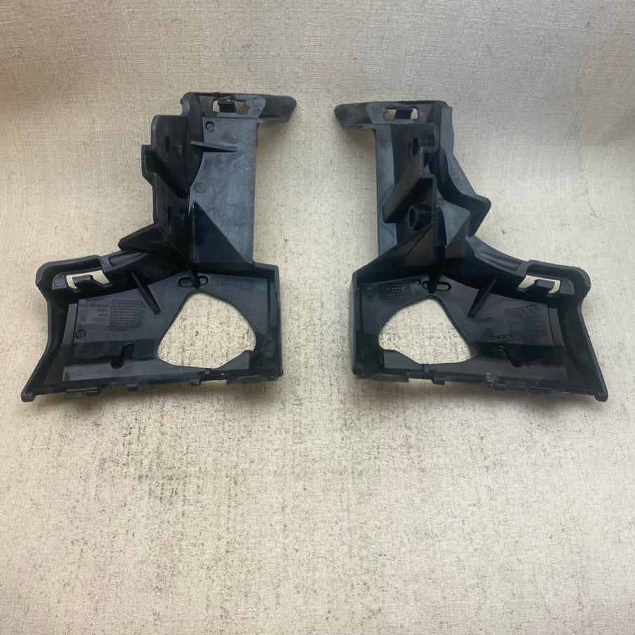 VOLVO XC60 Ön Tampon Alt Braketi 30763419/30763420