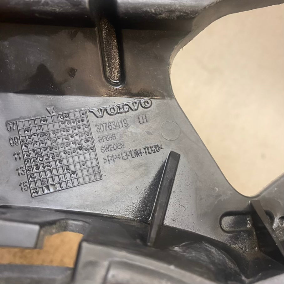 VOLVO XC60 Ön Tampon Alt Braketi 30763419/30763420