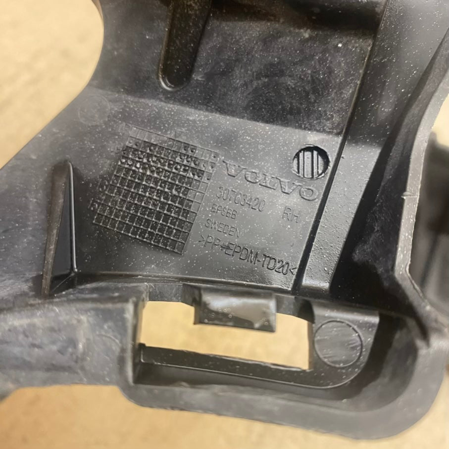 VOLVO XC60 Ön Tampon Alt Braketi 30763419/30763420