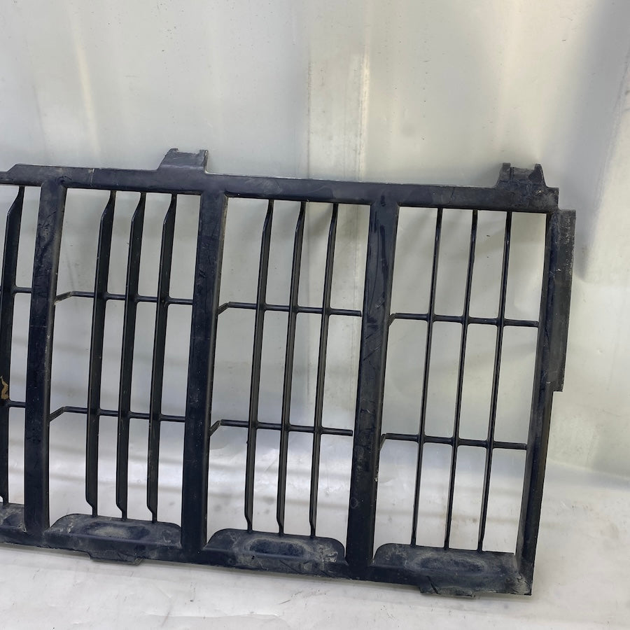 Jeep Liberty Sport 2005-2007 ön panjur iç ızgara – orijinal çıkma, 6730-0010.