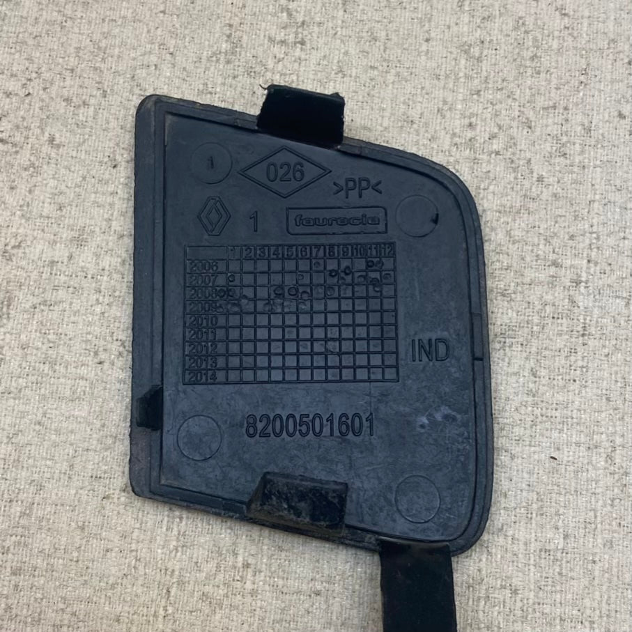 Kango 3 III Ön Çeki Demir Kapağı Orijinal-8200501601