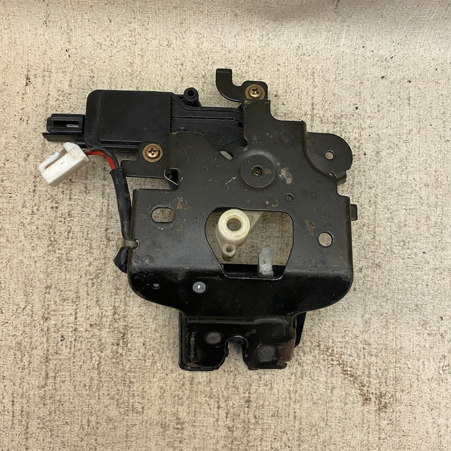 MAZDA 3 Bagaj Kilidi B33D-56-820