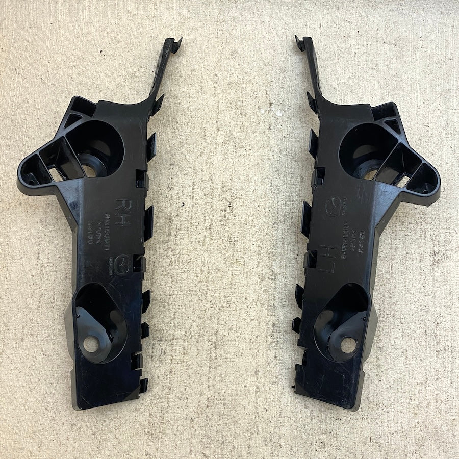 MAZDA 3 Hatchback Ön Tampon Tututcu Braketi bhn1500u1