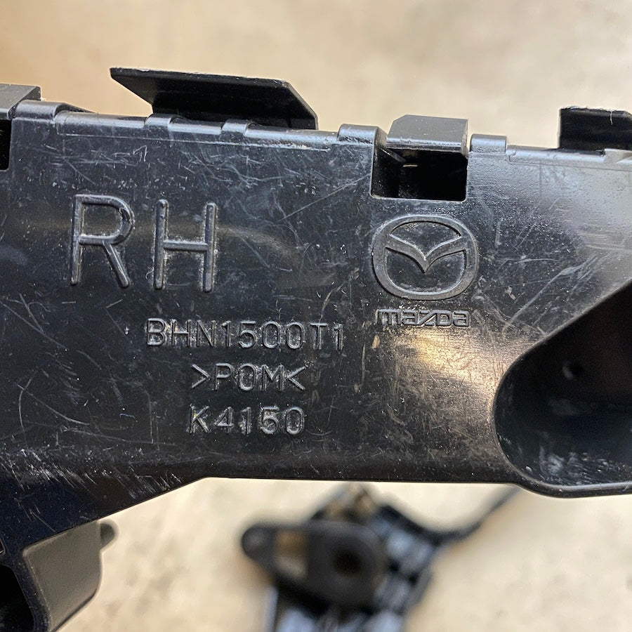 MAZDA 3 Hatchback Ön Tampon Tututcu Braketi bhn1500u1