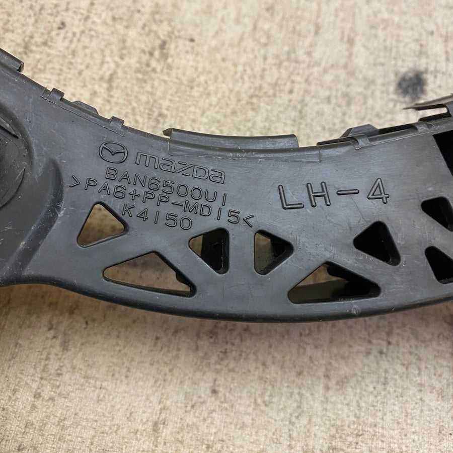 MAZDA 3 Sol ön tampon braketi BAN6500U