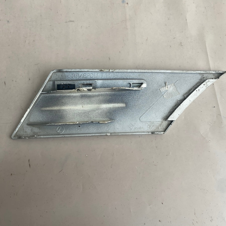 MERCEDES A W169 Ön Sağ Çamurluk Bandı A1696983462