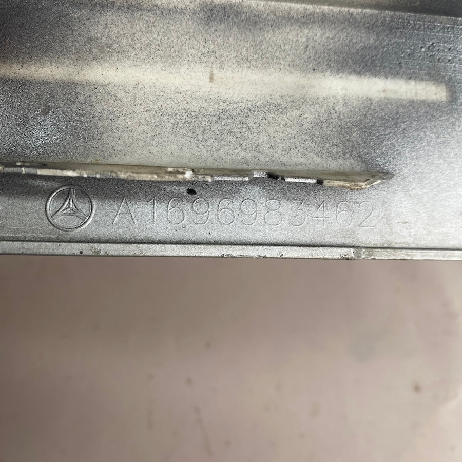 MERCEDES A W169 Ön Sağ Çamurluk Bandı A1696983462