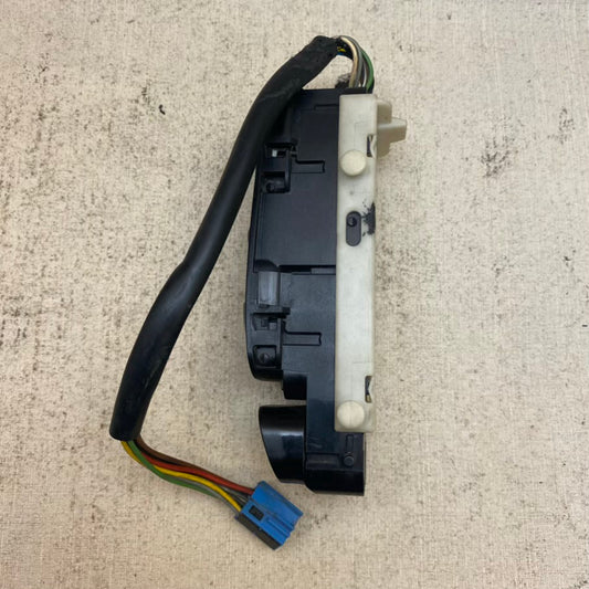 MERCEDES W203 Cam Açma Düğmesi A2038210679