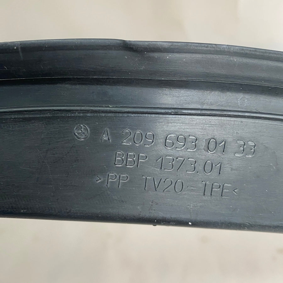 MERCEDES W209 Bagaj Su Tahliye Kapağı A2096930133