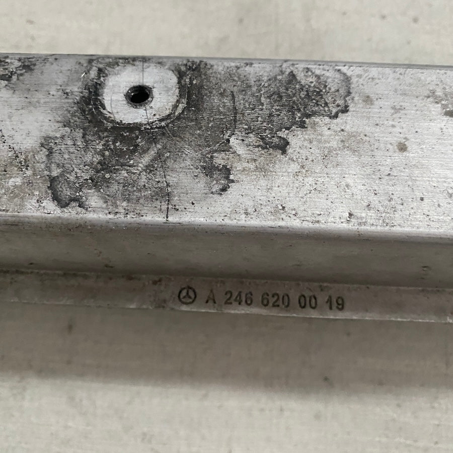 MERCEDES W246 Radyatör Alt Traversi A 246 620 00 19 En Uygun Oto Parça