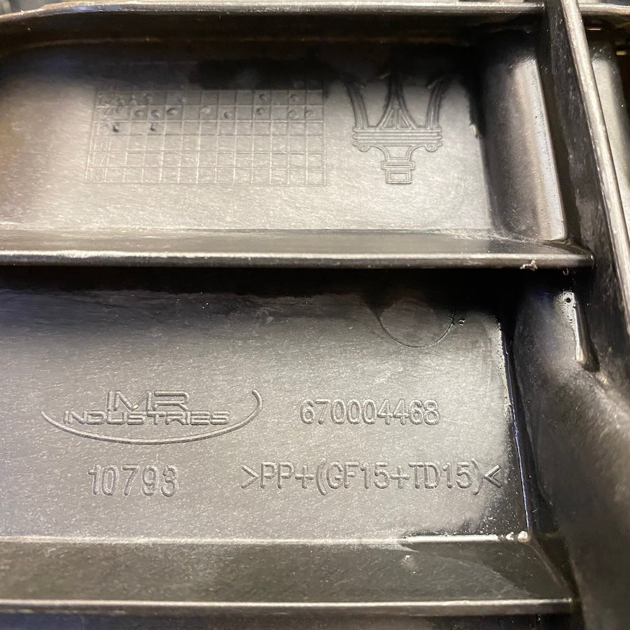 Maserati Ghibli M157 Sağ Arka Tampon Destek Montaj Braket 670004468