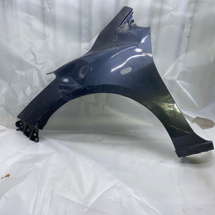 Mazda 2 Ön Çamurluk Orijinal Çıkma 2008-2014