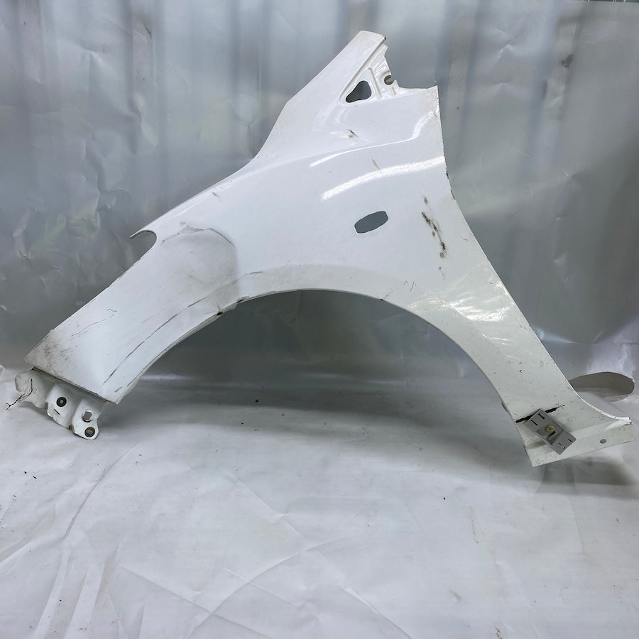 Mazda 2 Ön Çamurluk Orijinal Çıkma 2008-2014