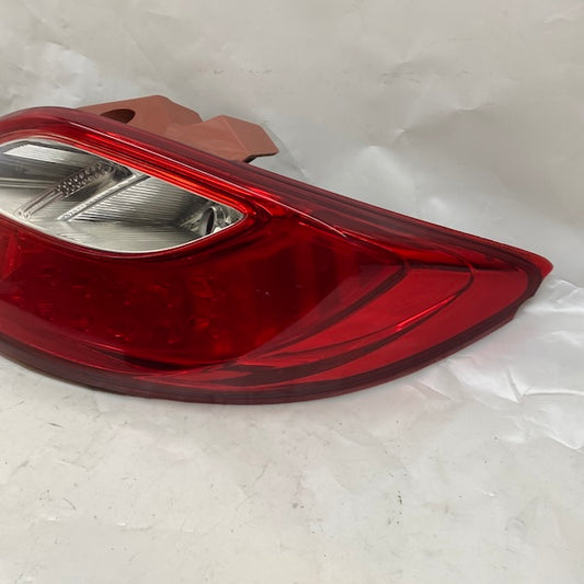 Mazda 2 Sağ Stop Lambası (Köşesi Kırık) Orijinal