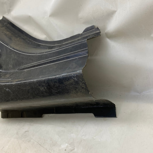 Mazda 3 sağ arka köşe gövde marşpiyel sacı – çıkma OEM parça