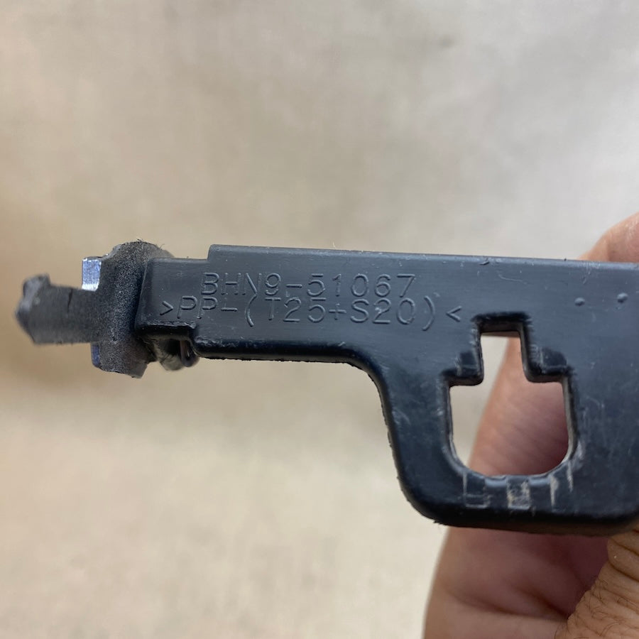 Mazda Braket BHN951067B