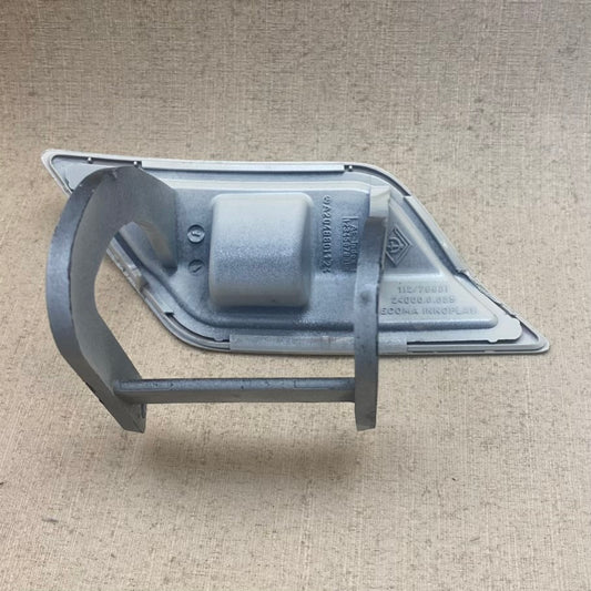 Mercedes-Benz C AMG W204 Far yıkama kapağı/Menteşe A2048801124