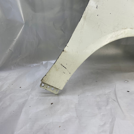 W176 kasa Mercedes A Serisi sağ ön çamurluk – çıkma OEM kaporta parçası.