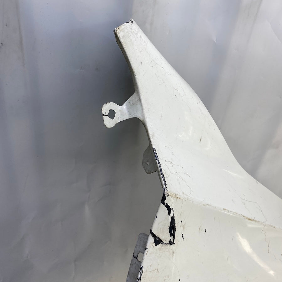 Mercedes A W176 sağ ön çamurluk – OEM çıkma gövde parçası, temiz durumda.