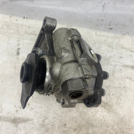 Mercedes Benz W906 Direksiyon Pompası A0064667801