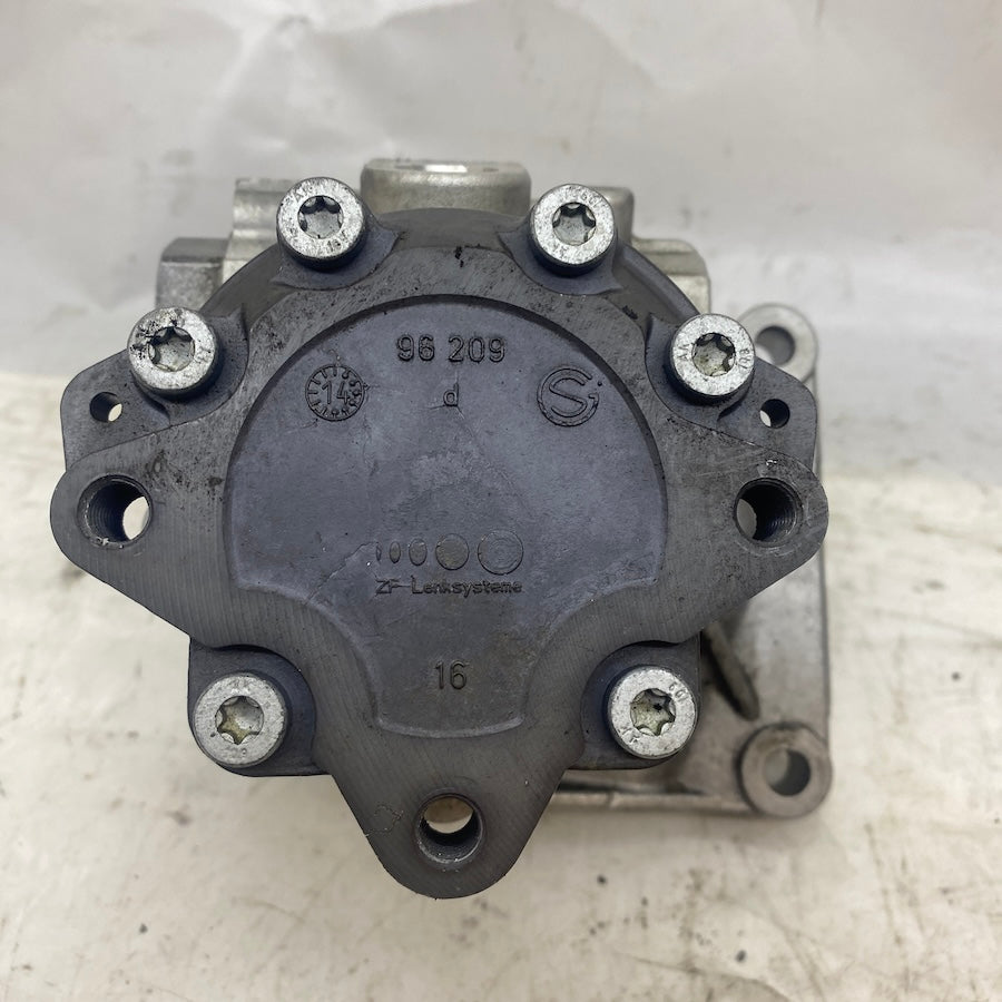 Mercedes Benz W906 Direksiyon Pompası A0064667801