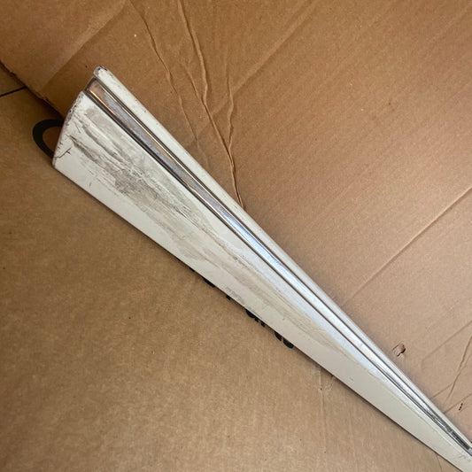 Mercedes CLA W203 Ön Sağ Kapı Çıtası A203 690 3682