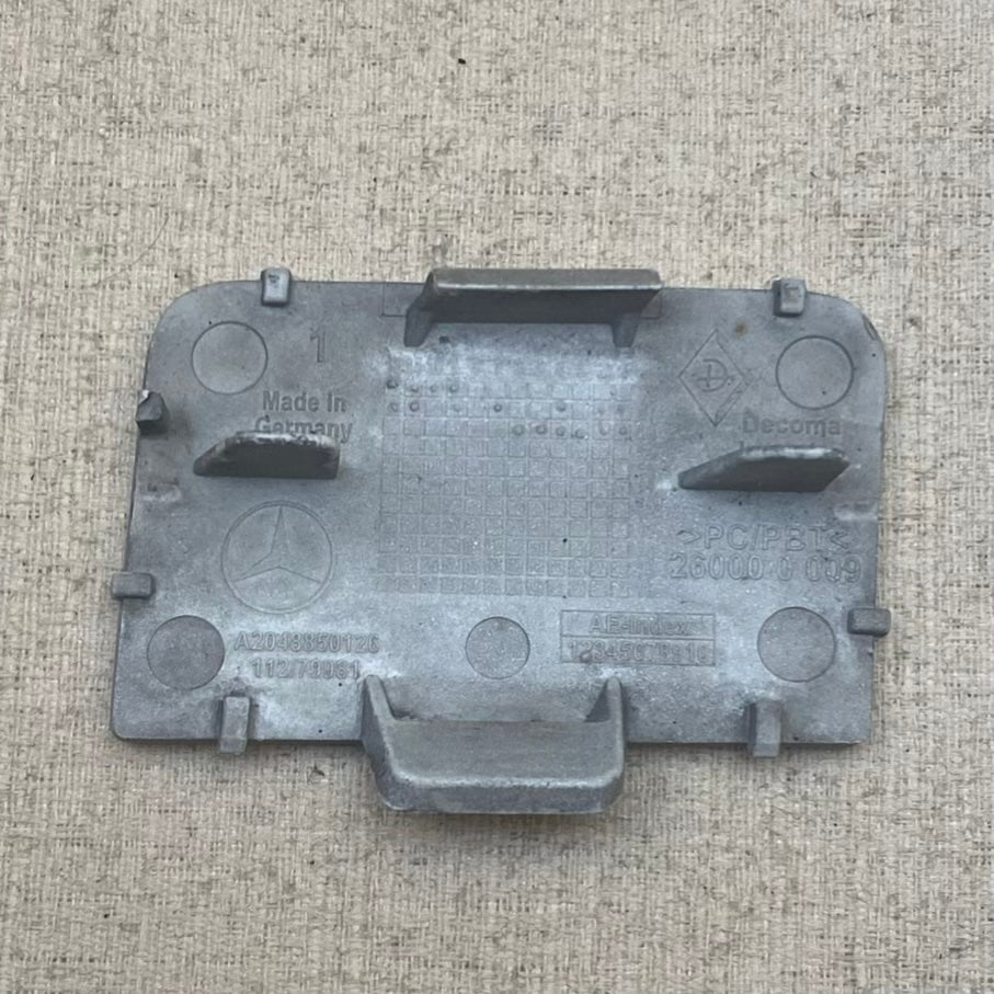 Mercedes C Serisi W204 CLS Kasa Ön Çeki Kapağı A2048850126