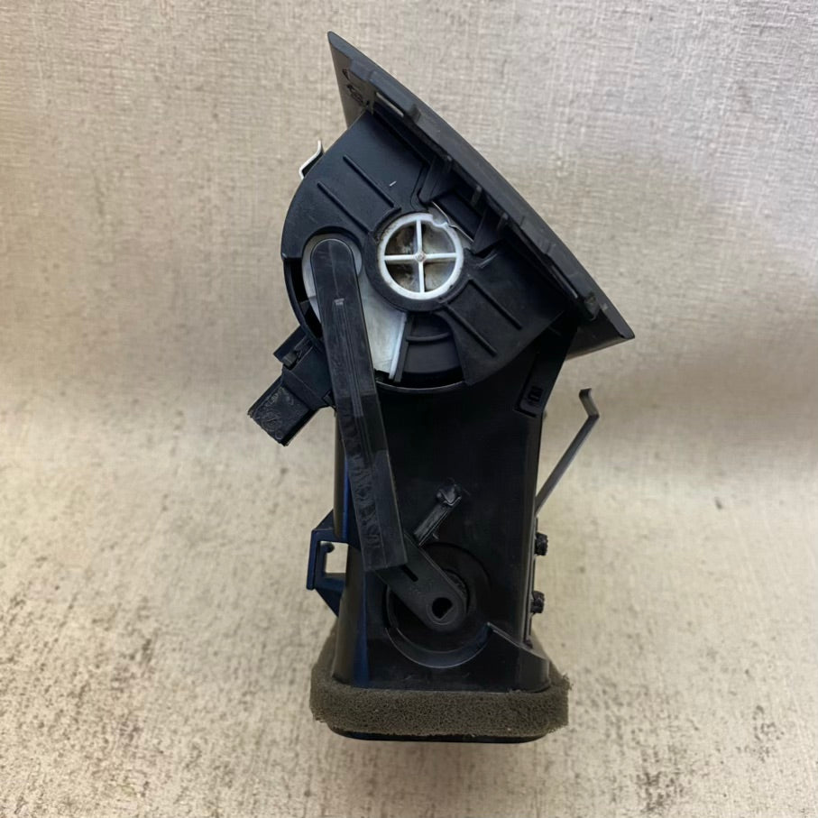 Mercedes C W204 Hava Üfleme Menfezi A264 830 0754