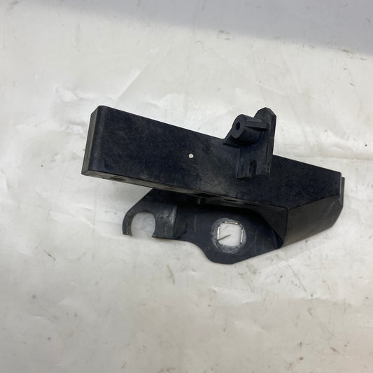 Mercedes C W205 Far Alt Braketi A205 620 3501