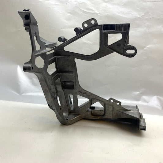 Mercedes C W205 Far Bağlantı Paneli A2056221700