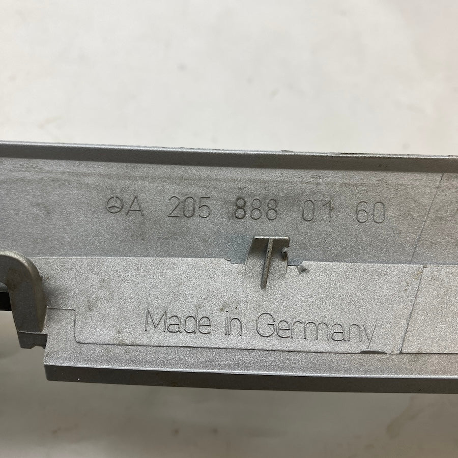 Mercedes C W205 Ön Panjur Çıtası A2058880160