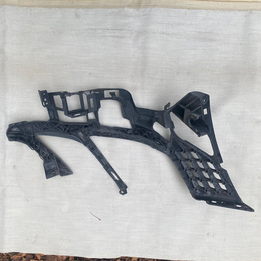 Mercedes E Ön Tampon Braketi 207-885-15-81