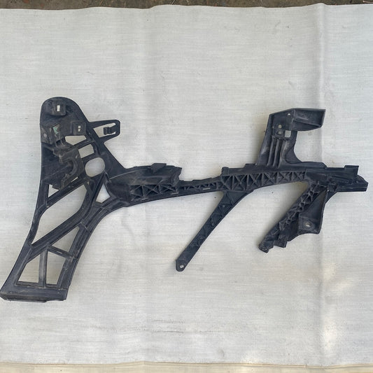 Mercedes E Ön Tampon Montaj Braketi A212-885-42-65