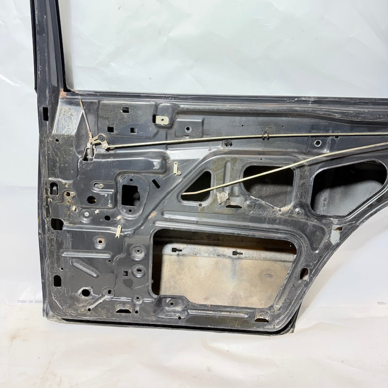 Mercedes E Serisi W124 Sağ Arka Kapı En Uygun Oto Parça