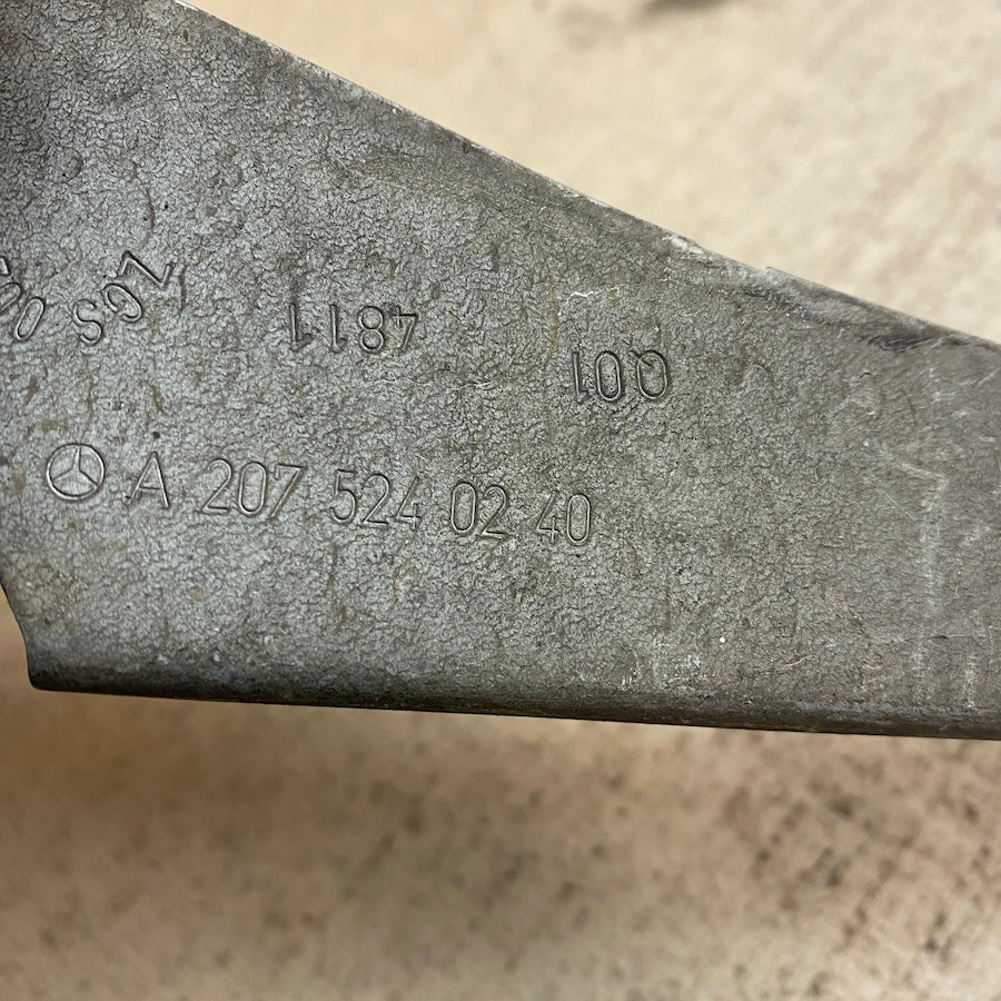 Mercedes E W207 Ön Tampon Sağ Deflektör A2075240240