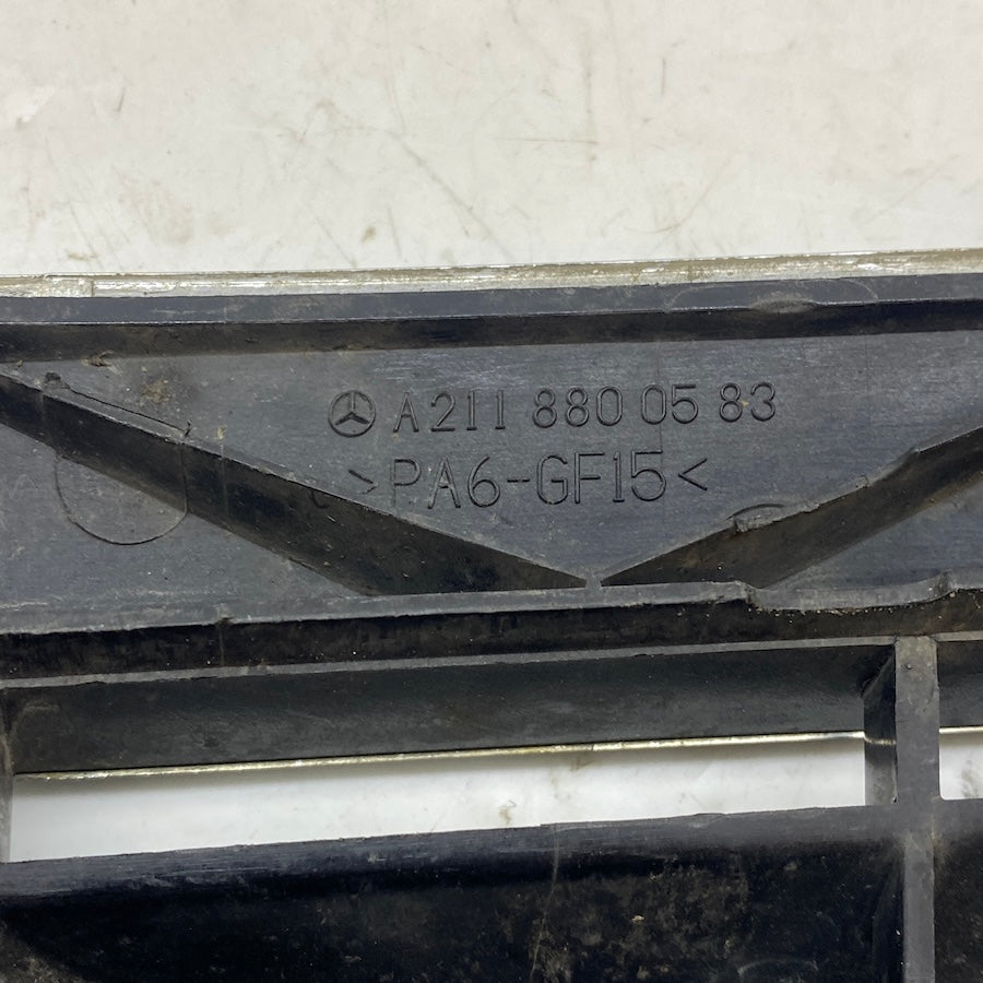 Mercedes E W211 Ön Panjur W2118800583